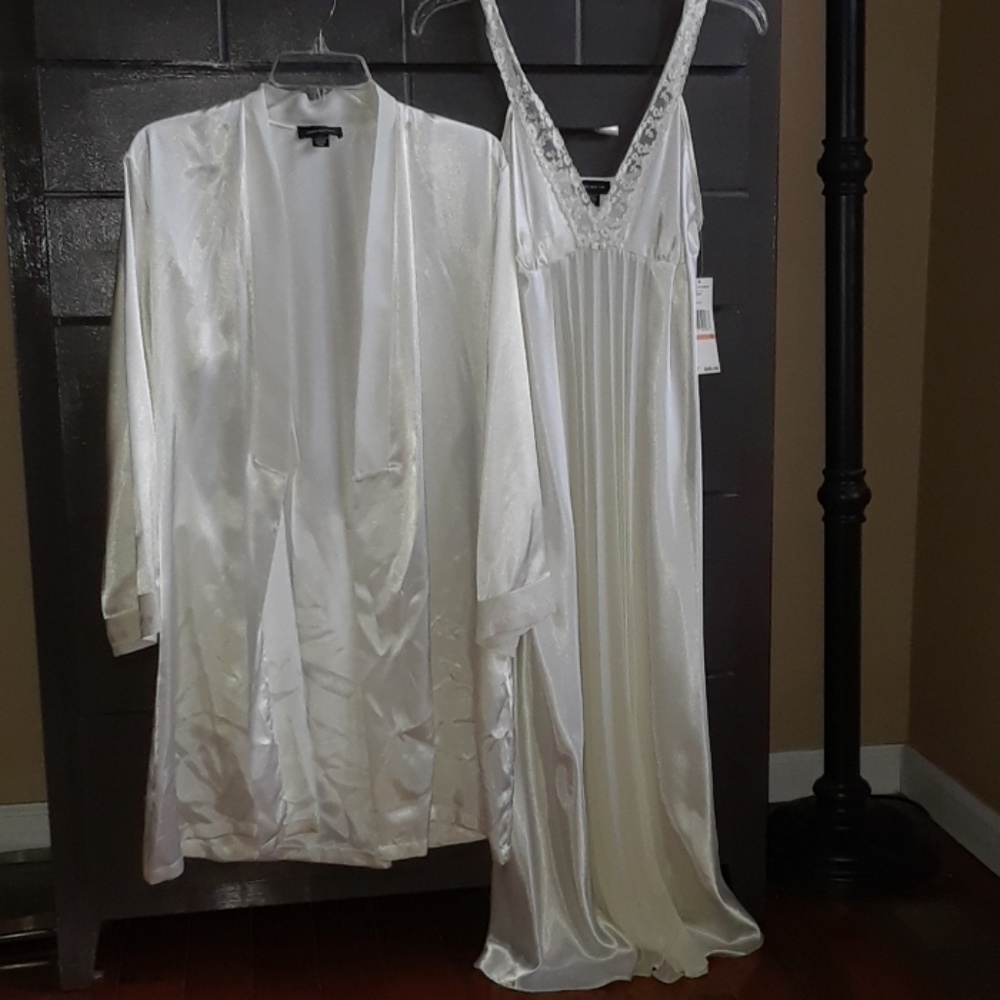 Jones New York Silky Chemise Set